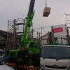 先日、下松市で棟上げを行いました。

建築場所は、下松市の閑静な住宅街でゆったり広々敷地に2階建ての新築のお家の建築になります。

棟上げは建て方、上棟ともよばれますが、建設工事が進み柱が立ち骨組みができあがって、最後に棟木(屋根の一番高いところに架けられる水平材)を収めることをいいます。

現在、完成に向けて工事も順調に進んでおります。

完成が今から楽しみで待ち遠しいです。