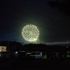 先日、光市虹ヶ浜で花火大会が開催されました!

虹ケ浜花火大会は家の近くの川からも見えるのですが、今年は虹ケ浜まで見に行こうと思い車を走らせたのですが・・・失敗・・・(涙)
渋滞に巻き込まれ虹ケ浜まで辿り着けませんでした・・・(涙)
この写真は、少し離れたところから撮った写真です。

ですが!やっぱり花火はいいですね!心が癒されました・・・・
今年もひとりぼっちでしたが・・・・・・