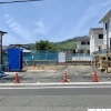 先日、下松市生野屋の建売住宅の基礎着工をしました。

梅雨に入ったにもかかわらず、好天に恵まれ順調に工事が進んでおります。

来週にはコンクリートを打設し、お家が段々と立体的になってきます。

来月には棟上げを迎え、さらに完成に大きく近づきます。