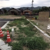 こんにちは源内です。
今週は雨の日が続いてますね。近年は大雨災害のニュースを目にすることが増えて長雨が続くと不安な気持ちになっている方も多いと思われます。
気持ちだけでも前向きでいたいですね。

下松市花岡にて建売住宅の工事が近々開始になります。
写真でも分かるように現場には大量の雑草が、、、、
なので、本日コーラマンさんと一緒に草刈りを実施しました。