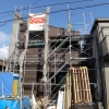 下松市で建築中のI様邸の外壁貼りが完了しました。

落ち着いた色と柄のサイディングです。