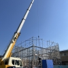ども てんちょう です

先日の天気の良い吉日に
今月2棟目の棟上げ工事を
下松市にて行いました

今回は今年の夏に完成する
建売の棟上げ工事なんですが