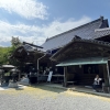 そして山門をくぐると
広い境内に到着します

まずは本堂にお参りを

お線香を買ってお供えをして
ここまで登ってきたことで
弾み気味の息と心を整えながら
手を合わせてゆっくりと
お願いを聞いていただきました