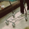 日頃、食事の買い物は、妻に任せっきりの私だが、
この季節は鍋奉行のシーズンなので、この休日に一人で、
近くのスーパーに出向いてみた。