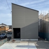 下松市西市に建築しておりました建売住宅がついに完成しました。

立地、デザイン、間取り、価格
全てにこだわったCOLeらしいお家ができました。