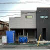 現在建築中のK様邸、先日足場がとれました。

1階部分をインナーガレージとして使うことで限られた敷地の中で駐車スペースを確保しています。

LDKも2階に配置し、インナーバルコニーを付けることによってプライバシーを守りつつしっかりとした採光を確保しています。