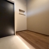 玄関 足元には間接照明