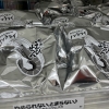 ども てんちょう です

先日買い物中に見かけました

『 フルメタリック かっぱえびせん 』

この ある意味 目新しくて 斬新な
そして ある意味 とても不気味な
いつもとは明らかに様子の違う
パッケージを目の当たりにして

今回の 世界的な ショック が
いつの間にか こんな身近な所まで
忍び寄って来ていることを
より具体的に思い知らされました

今お話しを進めているお客様や
これからご縁をいただくお客様への
影響ができる限り少なくなることを
心から 願ってやみません