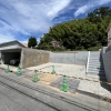 下松市桜町の造成工事が完了しました。

この土地は元々古いお家が建っており、道路側は擁壁があり駐車スペースも限られていました。

紙の資料だけではいい土地には見えませんでした。

しかし、現地に行き土地の使い方を考えると、とても魅力を秘めた土地だということが分かりました。

そしてこの度、古屋を解体し、擁壁を撤去して駐車スペースを確保し、まさに新しい土地として生まれ変わりました!

しかも立地は超人気エリアの桜町です。

ありがたいことにすでにご成約済みとなっており、今から新しいお家の着工に入っていきます。

この土地との出会いもいろいろなご縁が重なり、いまに至っております。

なかなか理想の土地が見つからずに悩まれている方はまずはお気軽にCOLeにご相談ください。

きっといいご縁に出会えるはずです。